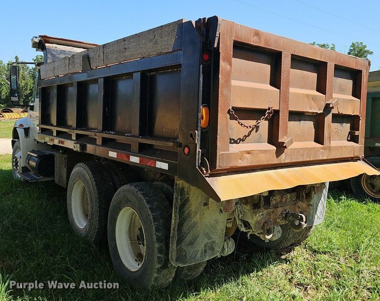 image for item EJ5830 2006 International  4400 dump truck