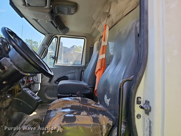 image for item EJ5830 2006 International  4400 dump truck