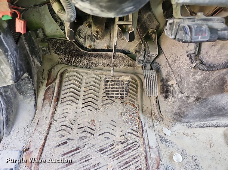 image for item EJ5830 2006 International  4400 dump truck