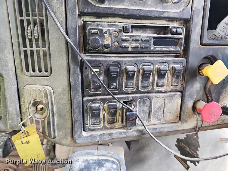 image for item EJ5830 2006 International  4400 dump truck