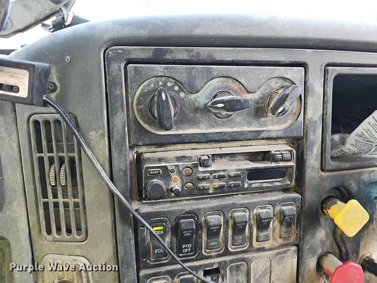 image for item EJ5830 2006 International  4400 dump truck