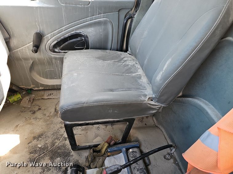 image for item EJ5830 2006 International  4400 dump truck