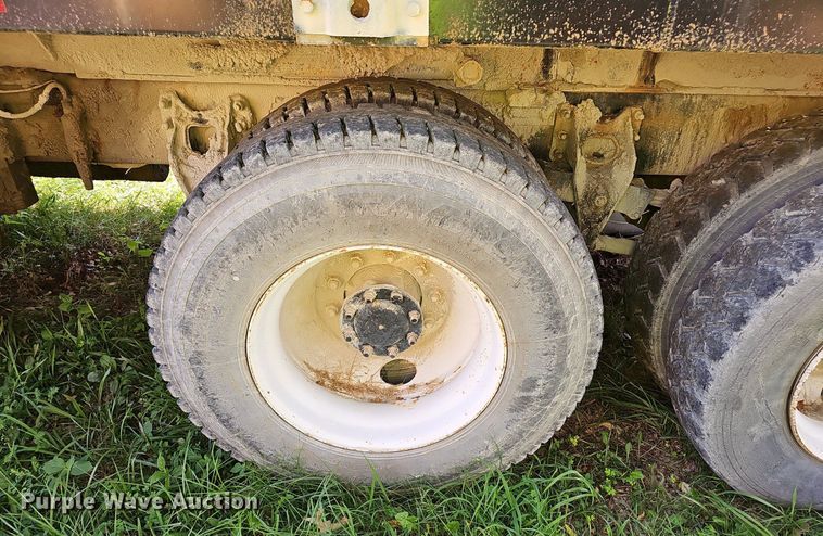 image for item EJ5830 2006 International  4400 dump truck
