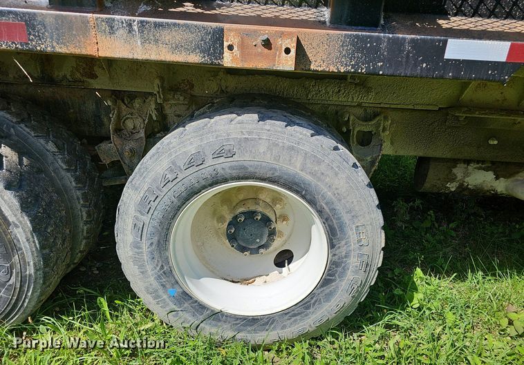 image for item EJ5830 2006 International  4400 dump truck