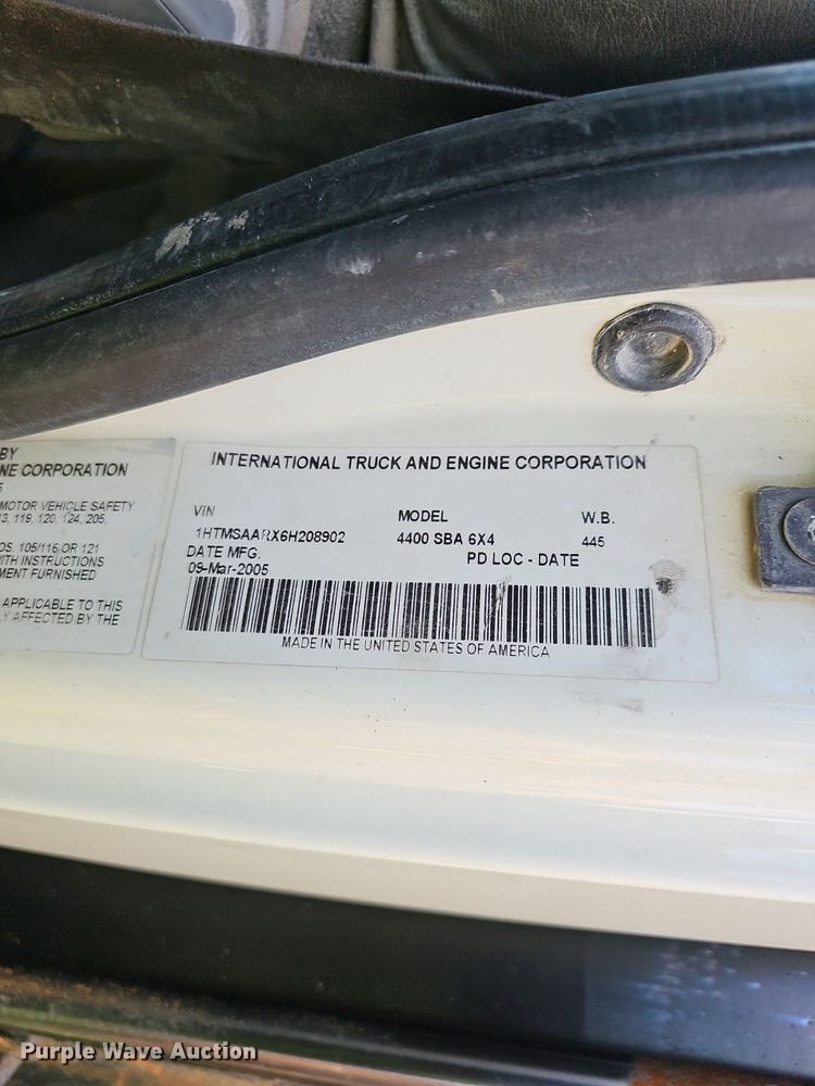 image for item EJ5830 2006 International  4400 dump truck