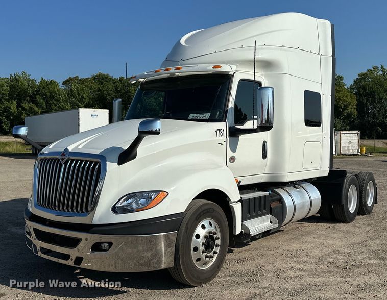 image for item EJ8859 2020 International  LT625  semi truck