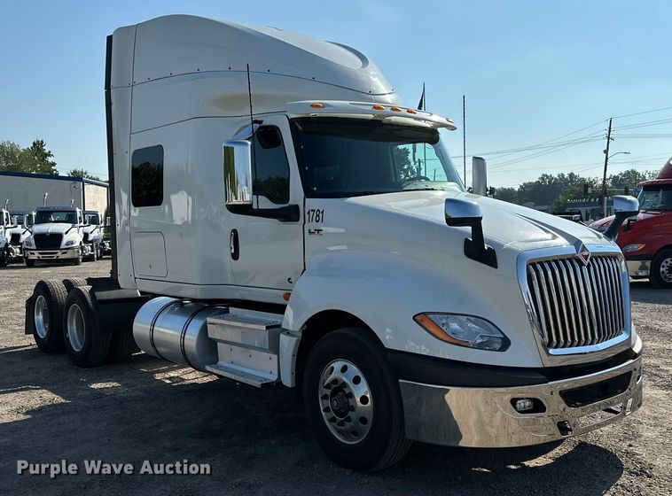 image for item EJ8859 2020 International  LT625  semi truck