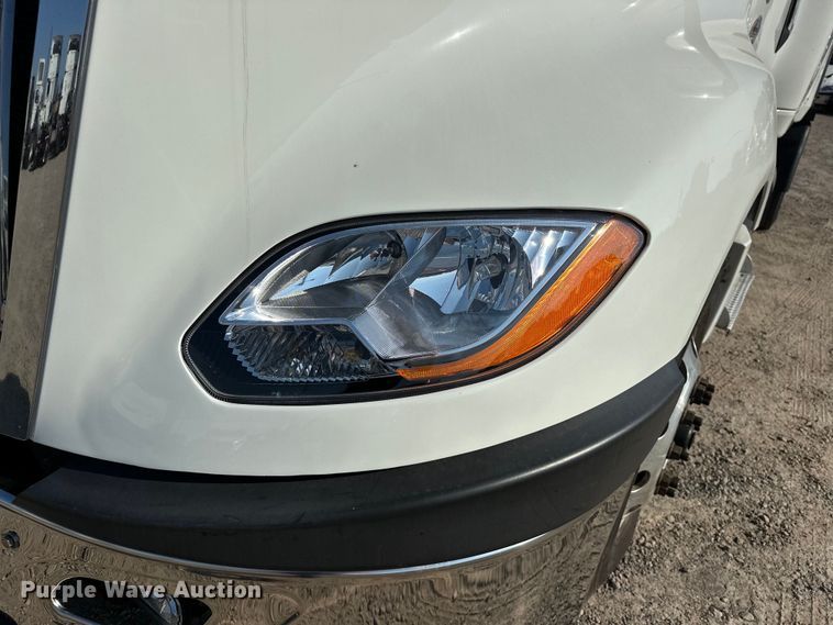 image for item EJ8859 2020 International  LT625  semi truck