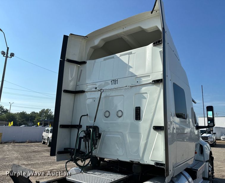 image for item EJ8859 2020 International  LT625  semi truck