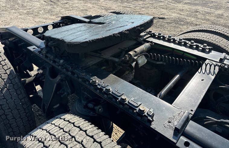 image for item EJ8859 2020 International  LT625  semi truck