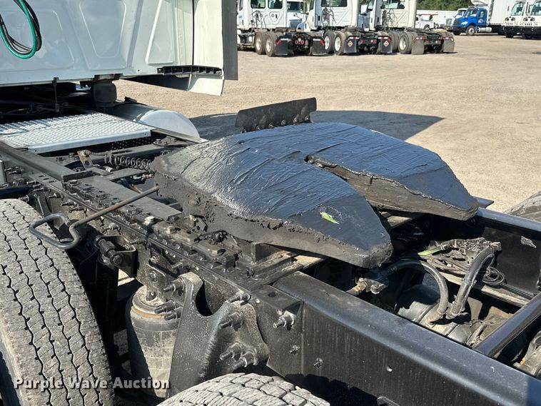 image for item EJ8859 2020 International  LT625  semi truck