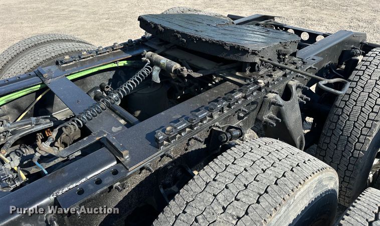 image for item EJ8859 2020 International  LT625  semi truck