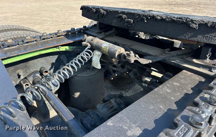 image for item EJ8859 2020 International  LT625  semi truck