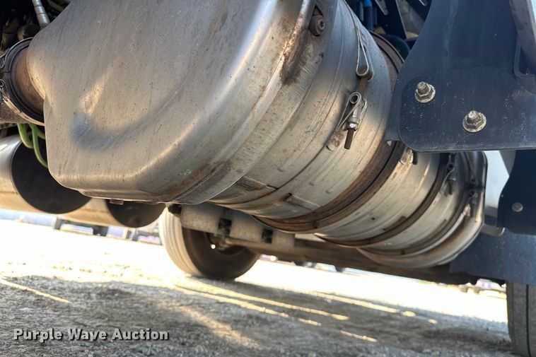 image for item EJ8859 2020 International  LT625  semi truck