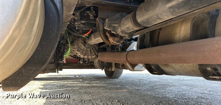 image for item EJ8859 2020 International  LT625  semi truck