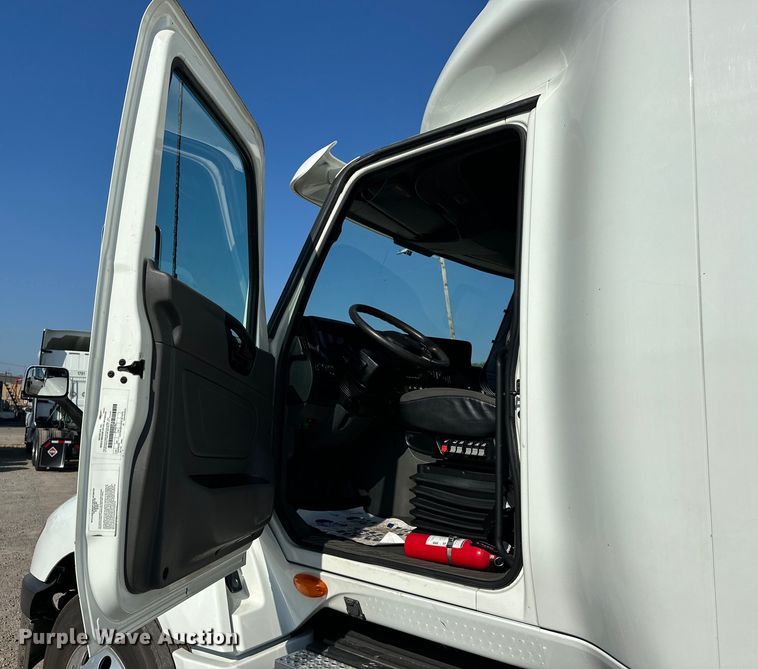 image for item EJ8859 2020 International  LT625  semi truck