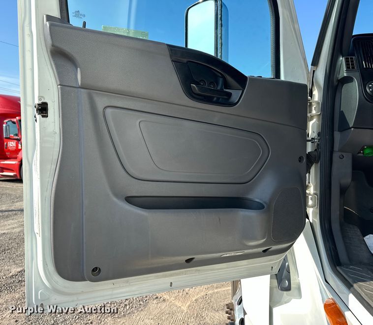 image for item EJ8859 2020 International  LT625  semi truck