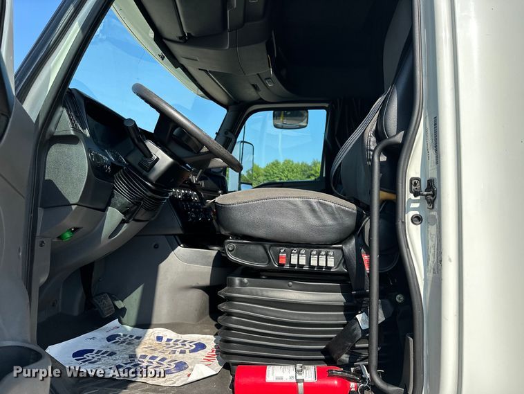 image for item EJ8859 2020 International  LT625  semi truck