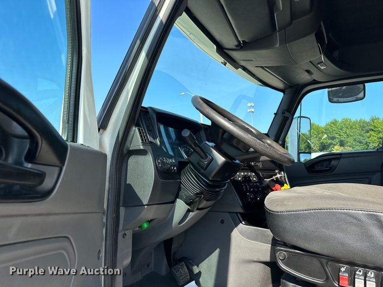 image for item EJ8859 2020 International  LT625  semi truck