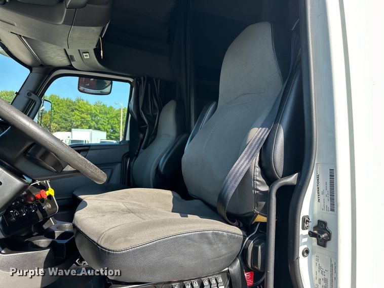 image for item EJ8859 2020 International  LT625  semi truck