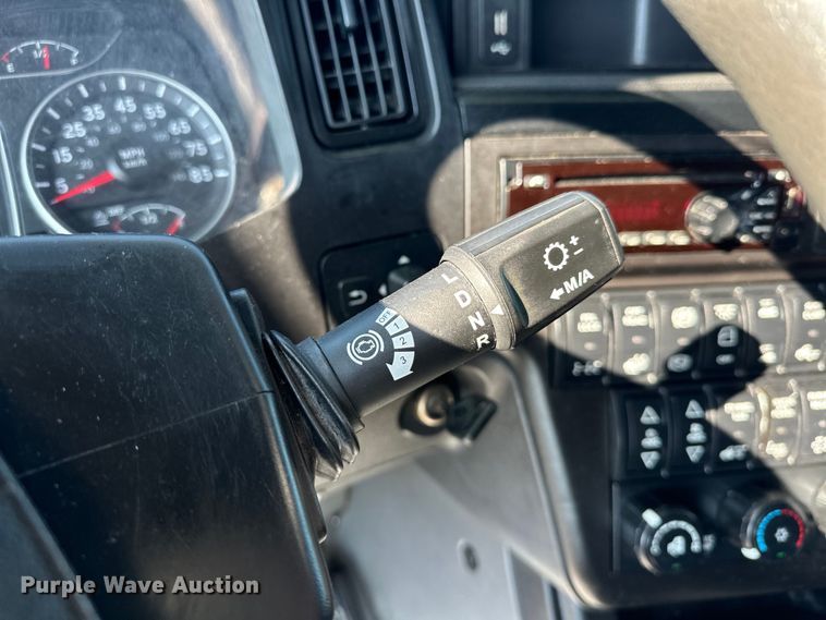 image for item EJ8859 2020 International  LT625  semi truck