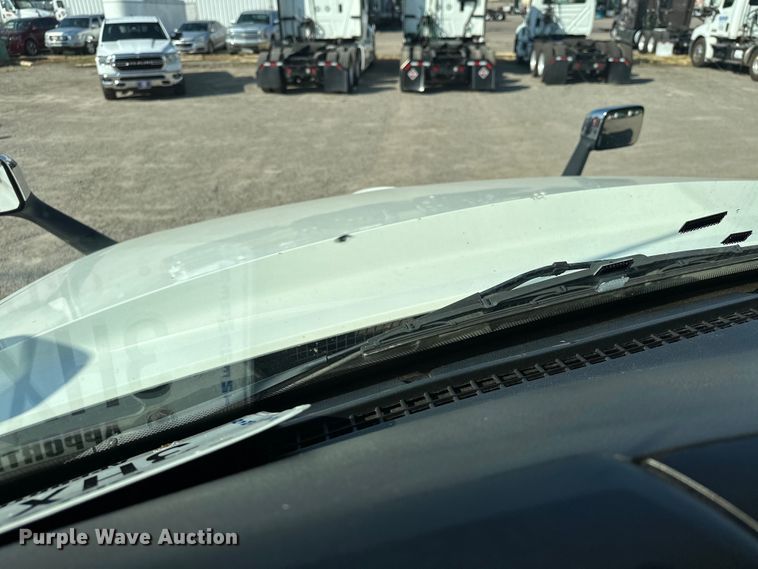 image for item EJ8859 2020 International  LT625  semi truck