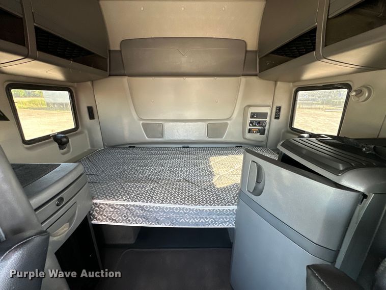 image for item EJ8859 2020 International  LT625  semi truck