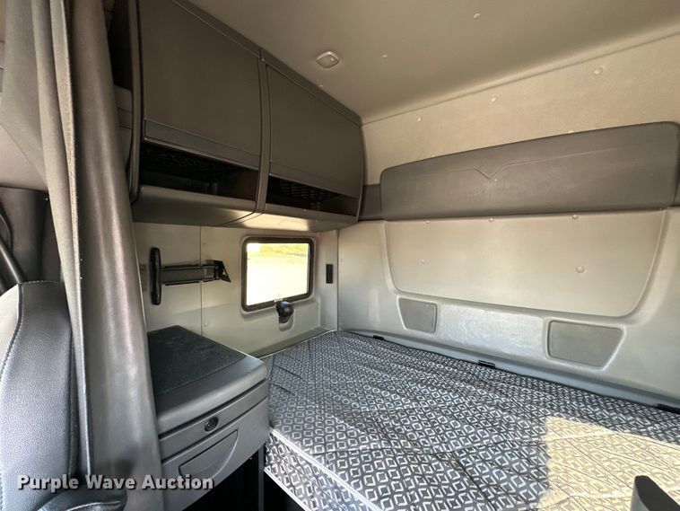 image for item EJ8859 2020 International  LT625  semi truck