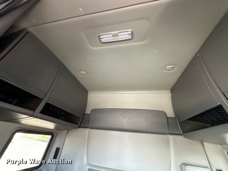 image for item EJ8859 2020 International  LT625  semi truck