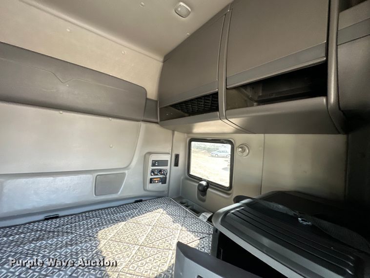 image for item EJ8859 2020 International  LT625  semi truck