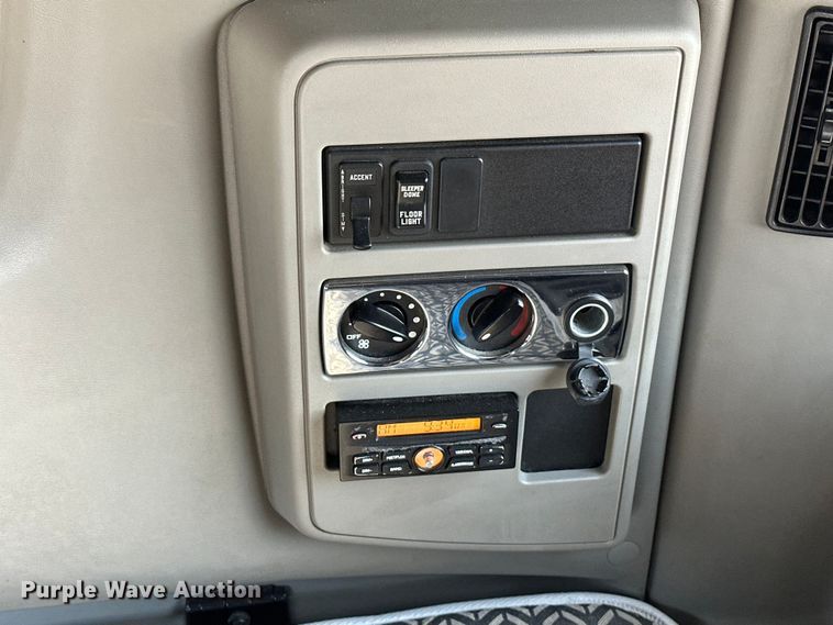 image for item EJ8859 2020 International  LT625  semi truck