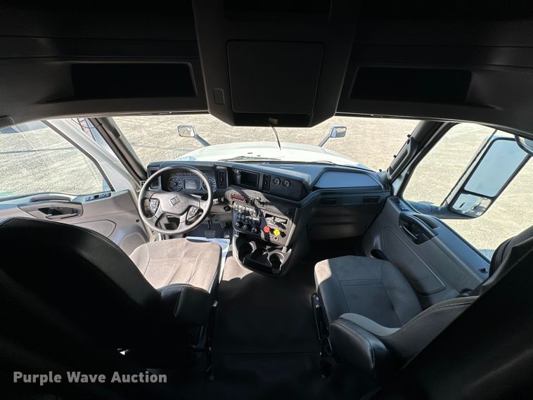 image for item EJ8859 2020 International  LT625  semi truck