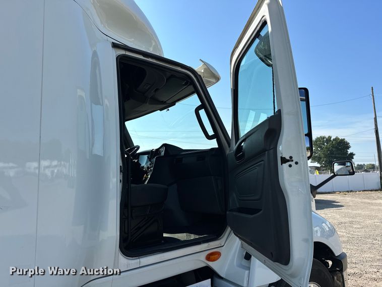 image for item EJ8859 2020 International  LT625  semi truck