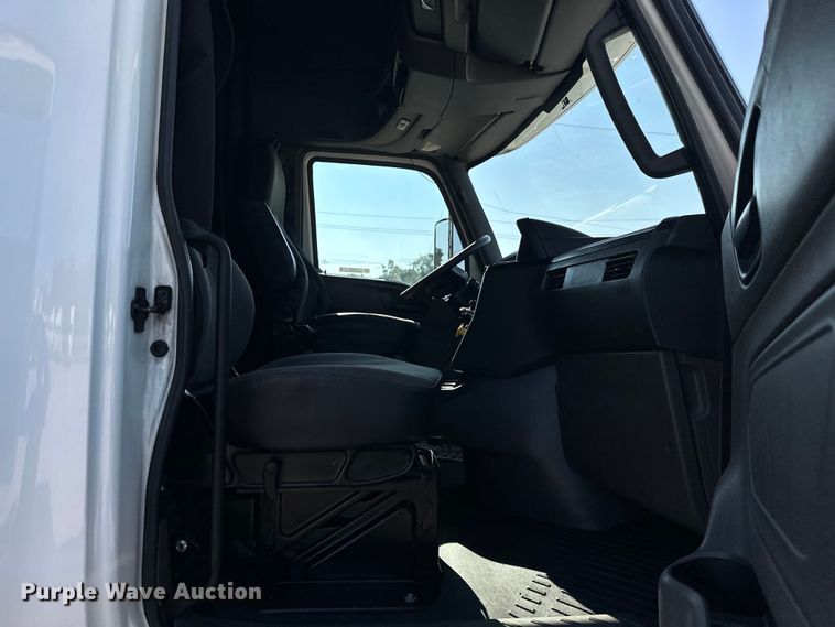 image for item EJ8859 2020 International  LT625  semi truck