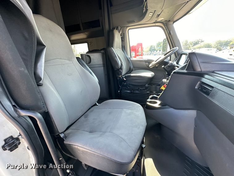 image for item EJ8859 2020 International  LT625  semi truck