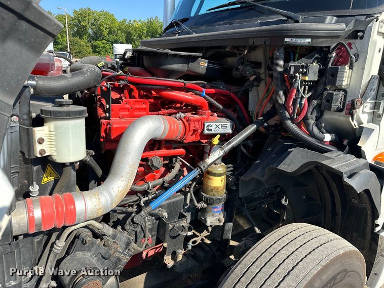 image for item EJ8859 2020 International  LT625  semi truck