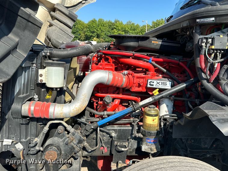 image for item EJ8859 2020 International  LT625  semi truck