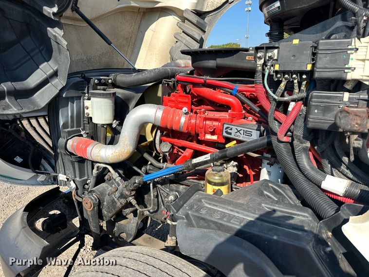 image for item EJ8859 2020 International  LT625  semi truck