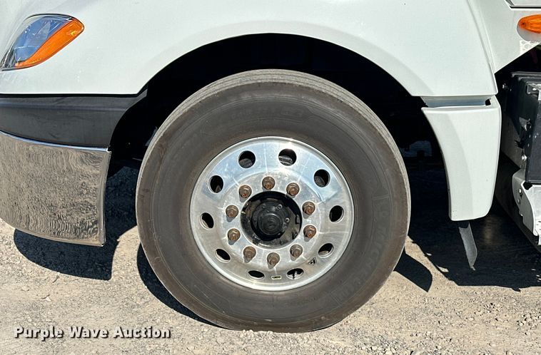 image for item EJ8859 2020 International  LT625  semi truck