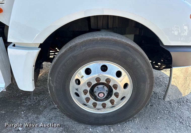 image for item EJ8859 2020 International  LT625  semi truck