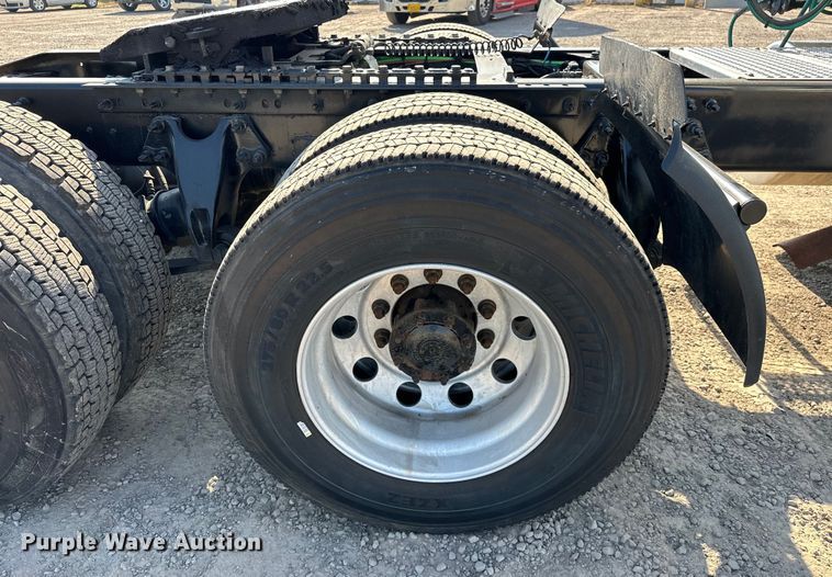 image for item EJ8859 2020 International  LT625  semi truck