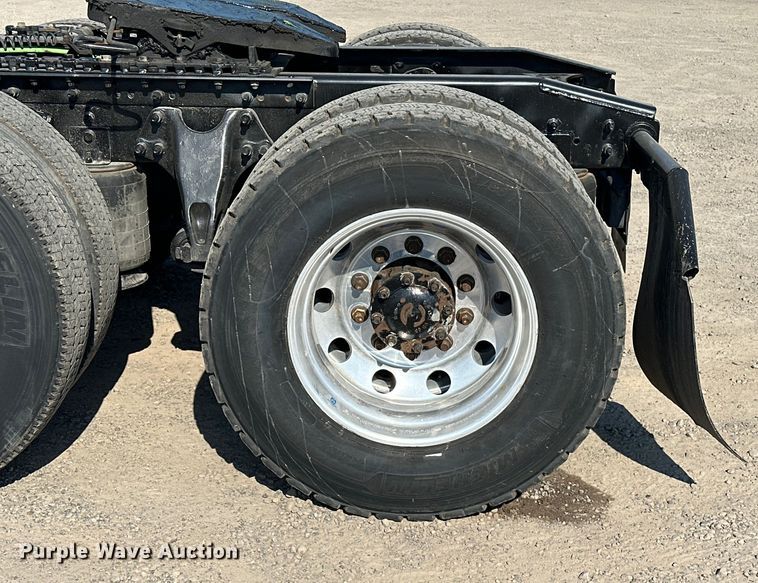 image for item EJ8859 2020 International  LT625  semi truck