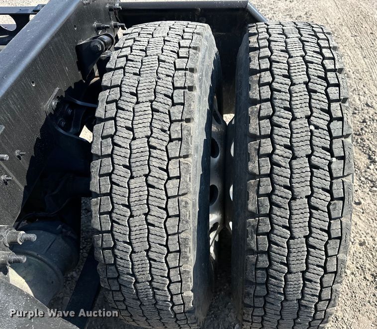 image for item EJ8859 2020 International  LT625  semi truck