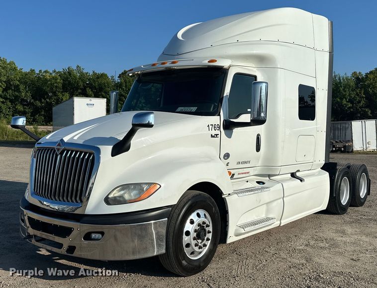 image for item EJ8860 2019 International  LT625  semi truck