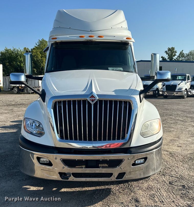 image for item EJ8860 2019 International  LT625  semi truck