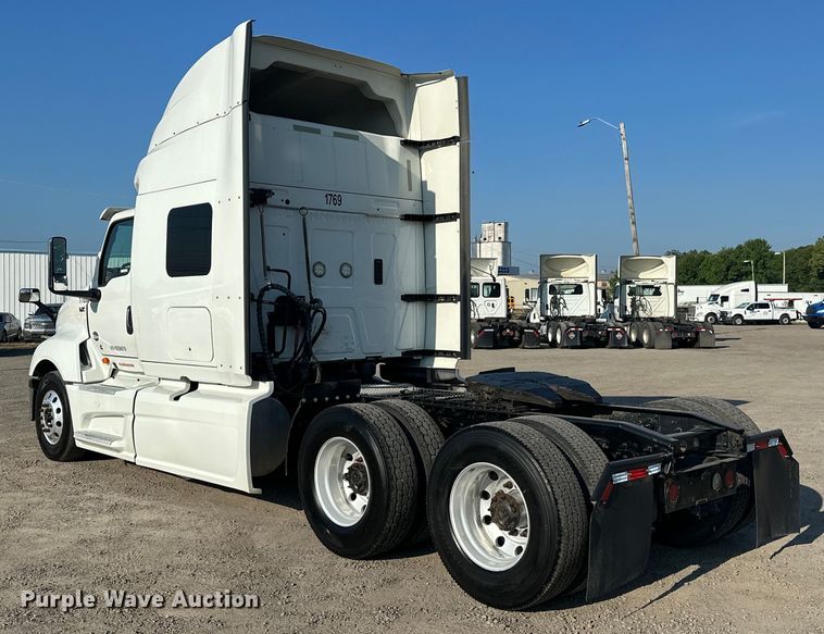 image for item EJ8860 2019 International  LT625  semi truck