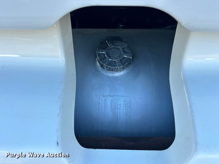 image for item EJ8860 2019 International  LT625  semi truck