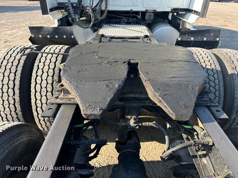 image for item EJ8860 2019 International  LT625  semi truck