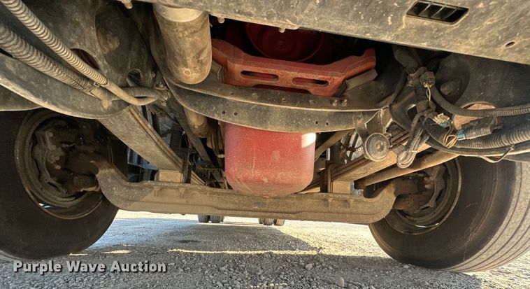 image for item EJ8860 2019 International  LT625  semi truck