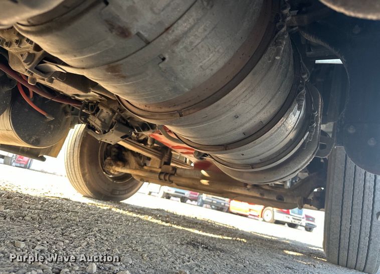 image for item EJ8860 2019 International  LT625  semi truck